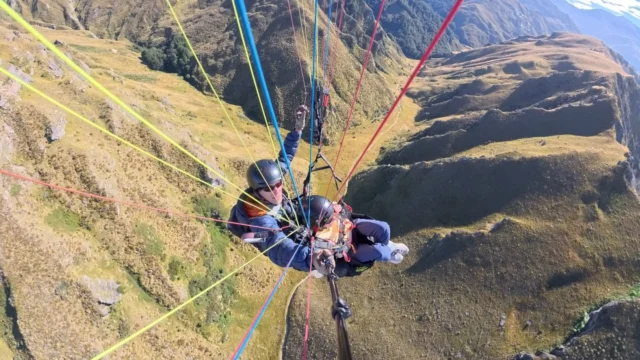 Run fast off a hill, jump and fly!!! #paragliding #coronetpeak #queenstown #abroadtravelingabroad